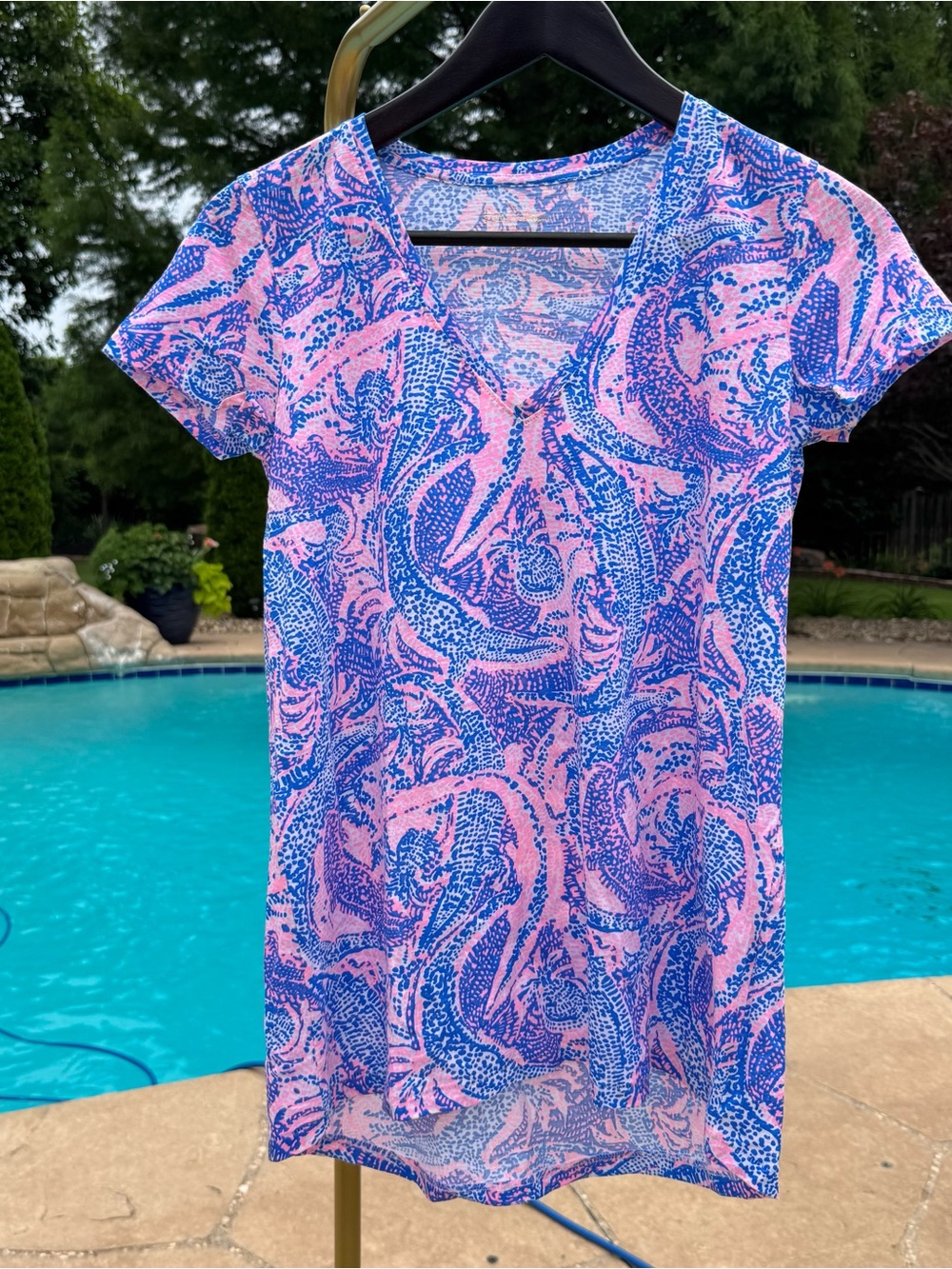 Lilly Pulitzer Pink and Blue Etta V-Neck Tee Maybe Gator Costal  Blue NWOT